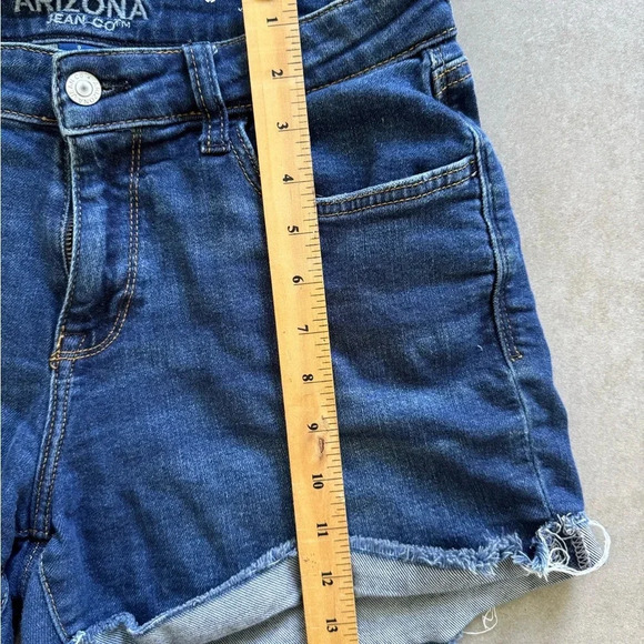 Arizona Jean Co. Women’s Mid-Rise Denim Shorts Size 9 Raw Hem - Picture 6 of 9